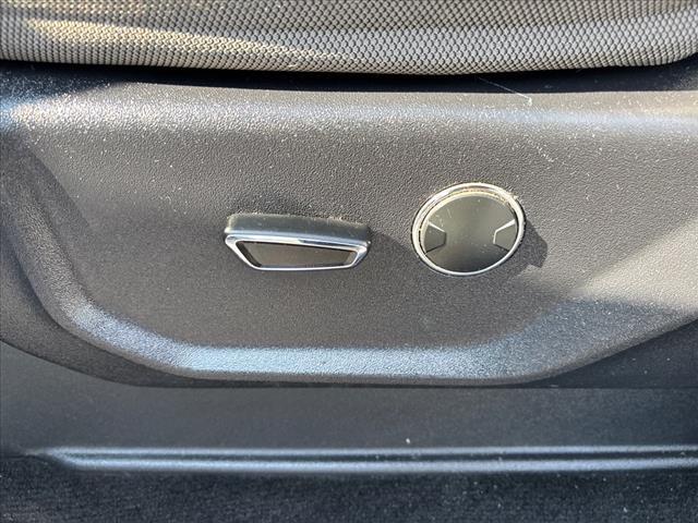 Photo of 2015 Oxford White/Magnetic Metallic (yz/J7) Ford F-150