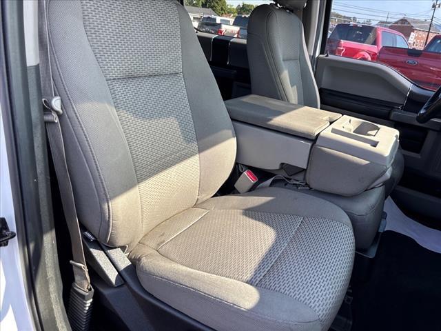 Photo of 2015 Oxford White/Magnetic Metallic (yz/J7) Ford F-150