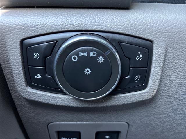 Photo of 2015 Oxford White/Magnetic Metallic (yz/J7) Ford F-150