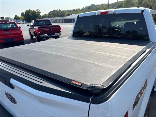 Photo of 2015 Oxford White/Magnetic Metallic (yz/J7) Ford F-150