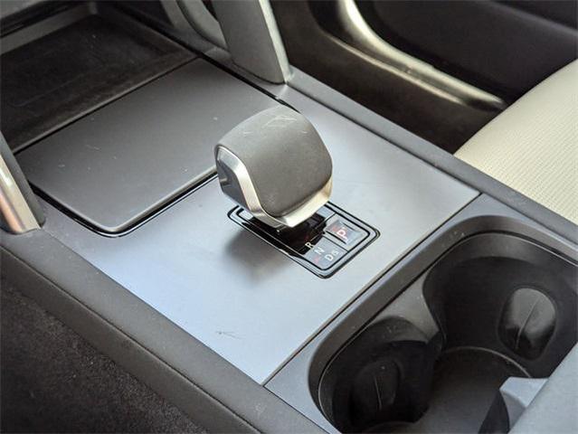 Photo of 2024 Fuji White Land Rover Discovery Sport