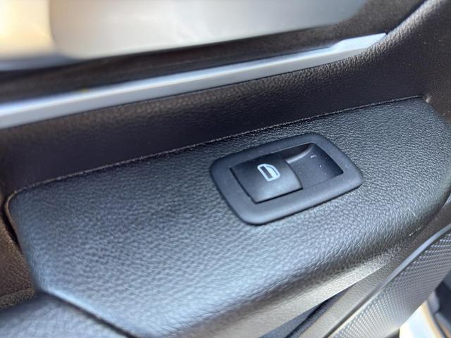 Photo of 2022 Bright White RAM 1500