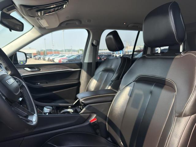 Photo of 2023 Metallic Jeep Grand Cherokee