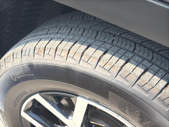Photo of 2023 Metallic Jeep Grand Cherokee