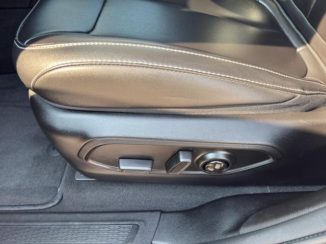 Photo of 2023 Metallic Jeep Grand Cherokee