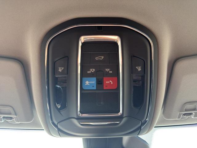 Photo of 2023 Metallic Jeep Grand Cherokee