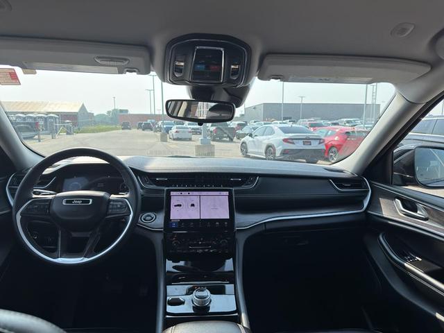 Photo of 2023 Metallic Jeep Grand Cherokee