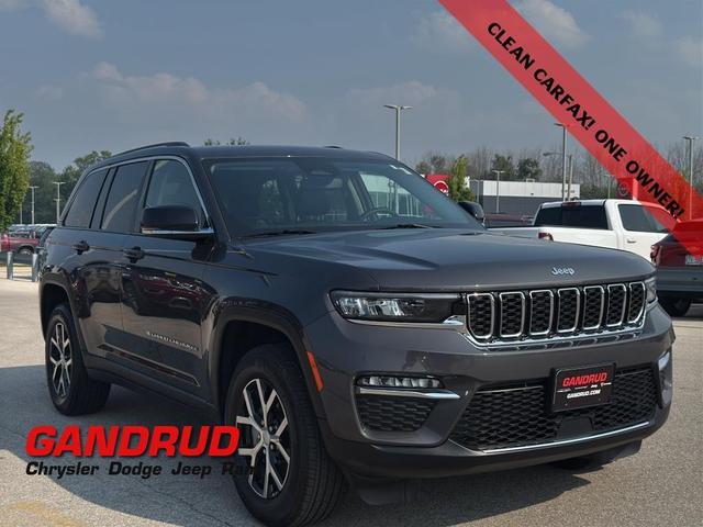 Photo of 2023 Metallic Jeep Grand Cherokee