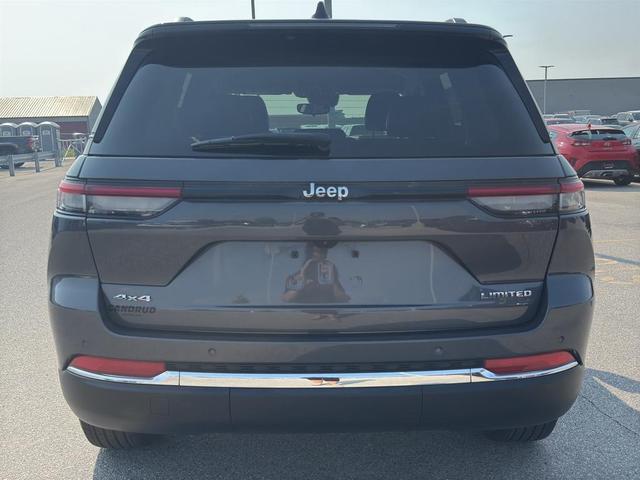 Photo of 2023 Metallic Jeep Grand Cherokee