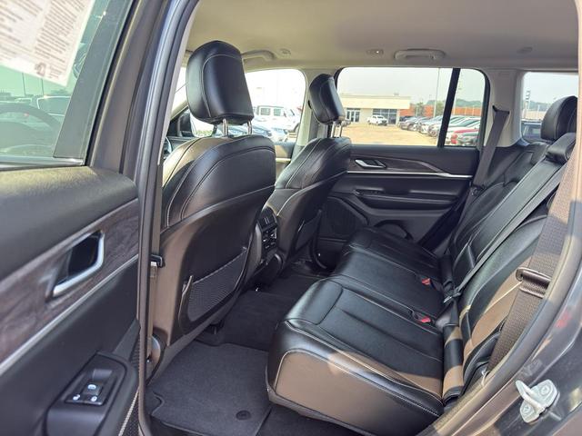 Photo of 2023 Metallic Jeep Grand Cherokee