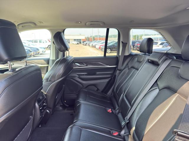Photo of 2023 Metallic Jeep Grand Cherokee