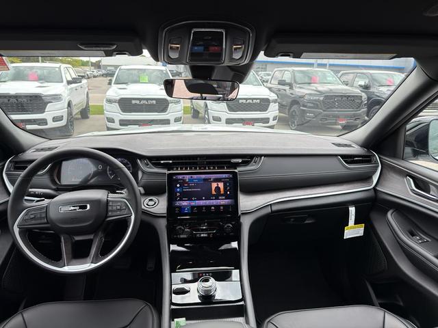 Photo of 2025 Bright White Clearcoat Jeep Grand Cherokee L