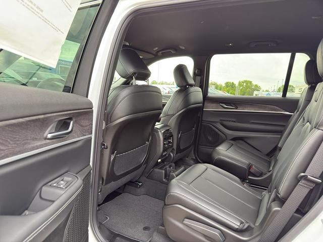 Photo of 2025 Bright White Clearcoat Jeep Grand Cherokee L