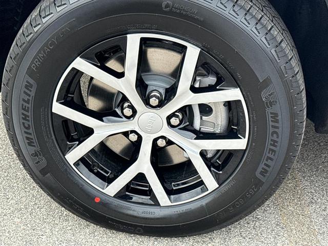 Photo of 2025 Bright White Clearcoat Jeep Grand Cherokee L