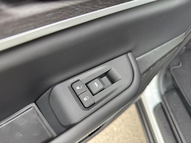 Photo of 2025 Bright White Clearcoat Jeep Grand Cherokee L