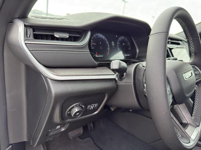 Photo of 2025 Bright White Clearcoat Jeep Grand Cherokee L