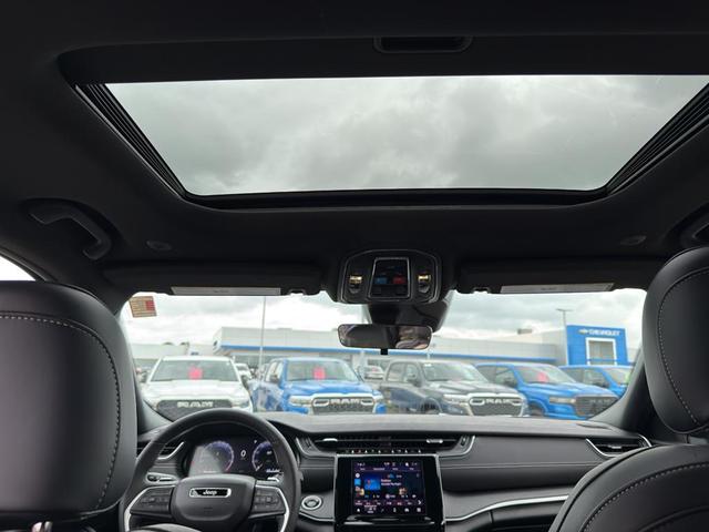 Photo of 2025 Velvet Red Pearlcoat Jeep Grand Cherokee L