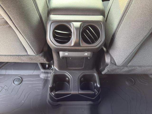 Photo of 2025 Bright White Clearcoat Jeep Wrangler