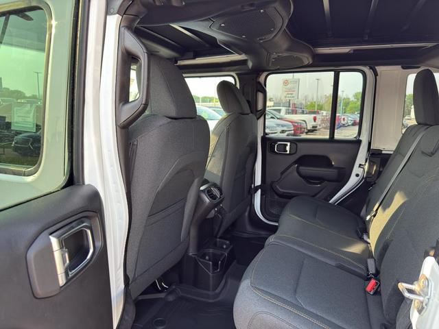 Photo of 2025 Bright White Clearcoat Jeep Wrangler