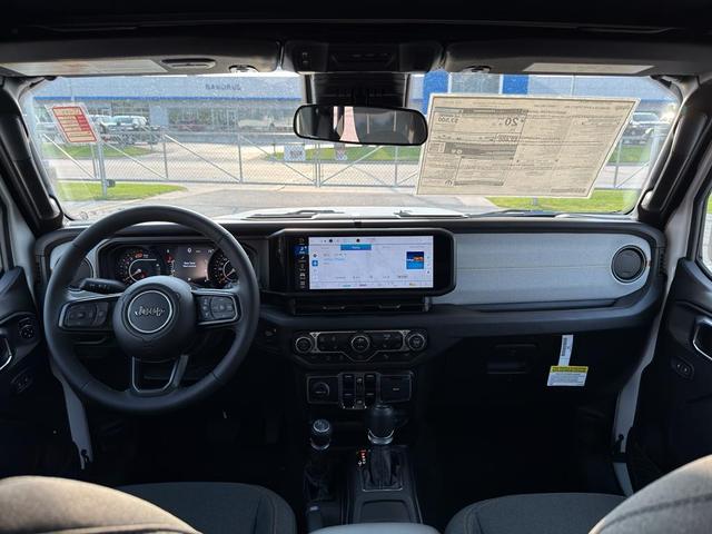 Photo of 2025 Bright White Clearcoat Jeep Wrangler