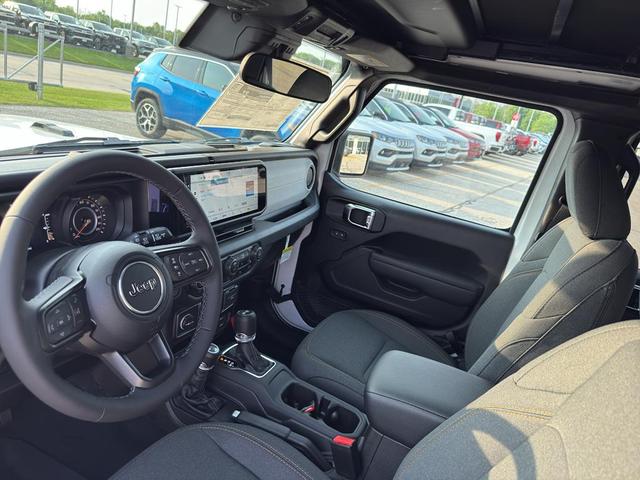 Photo of 2025 Bright White Clearcoat Jeep Wrangler