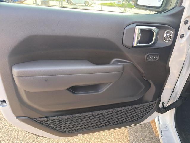 Photo of 2025 Bright White Clearcoat Jeep Wrangler