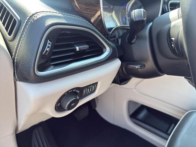 Photo of 2023 Granite Crystal Clearcoat Metallic Chrysler Pacifica