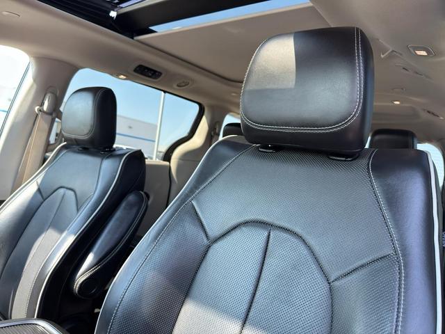 Photo of 2023 Granite Crystal Clearcoat Metallic Chrysler Pacifica