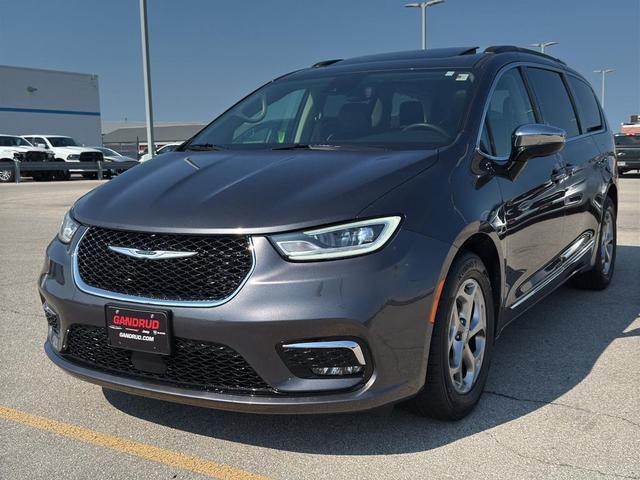Photo of 2023 Granite Crystal Clearcoat Metallic Chrysler Pacifica