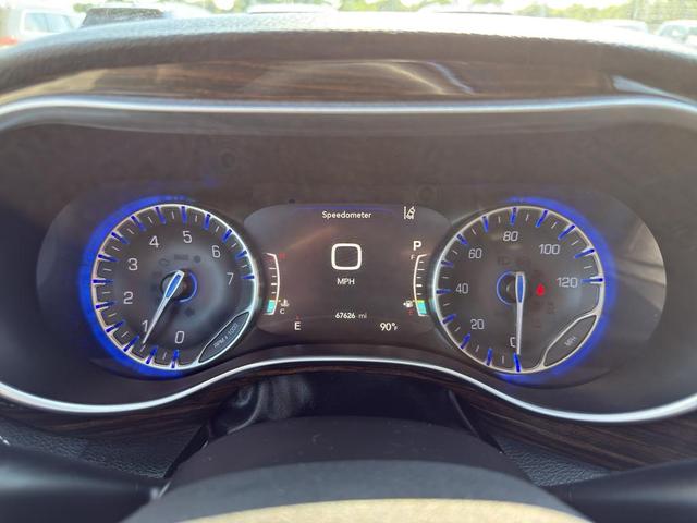 Photo of 2023 Granite Crystal Clearcoat Metallic Chrysler Pacifica