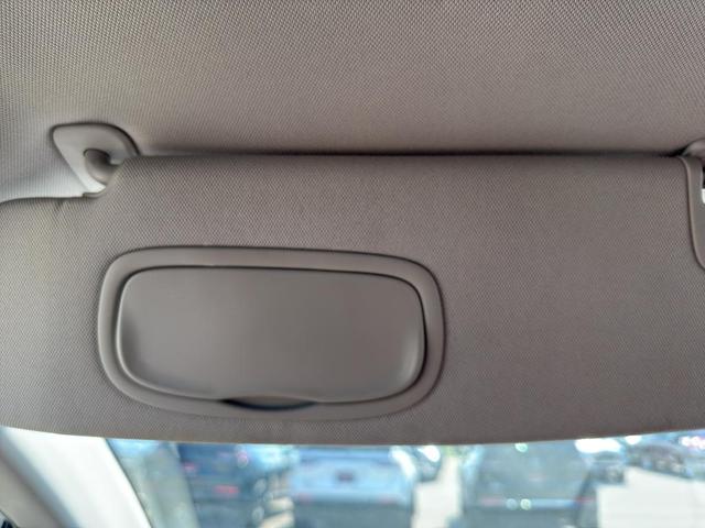 Photo of 2023 Granite Crystal Clearcoat Metallic Chrysler Pacifica