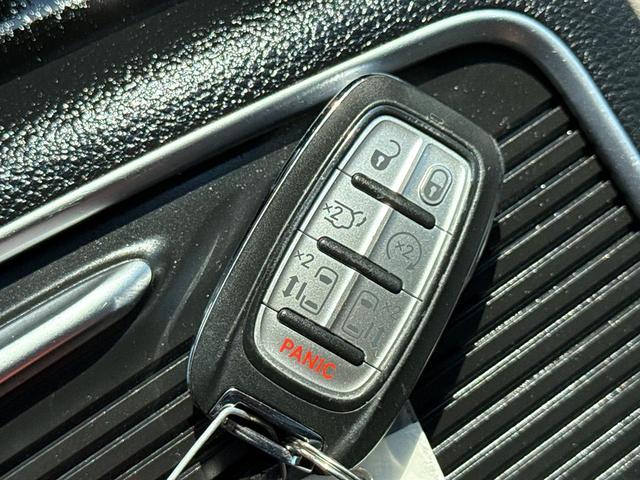 Photo of 2023 Granite Crystal Clearcoat Metallic Chrysler Pacifica