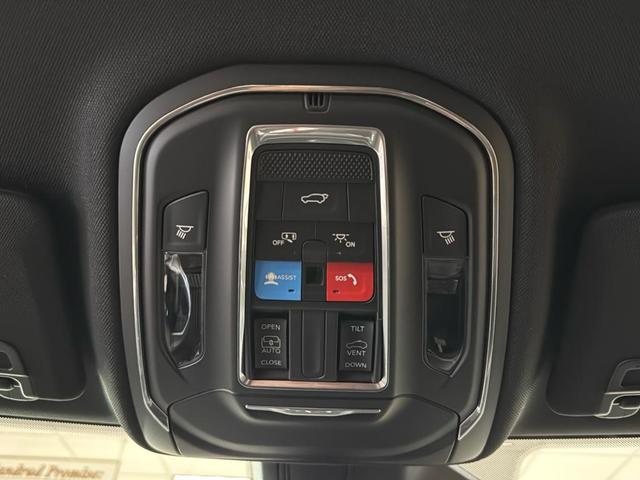 Photo of 2025 Diamond Black Jeep Grand Cherokee