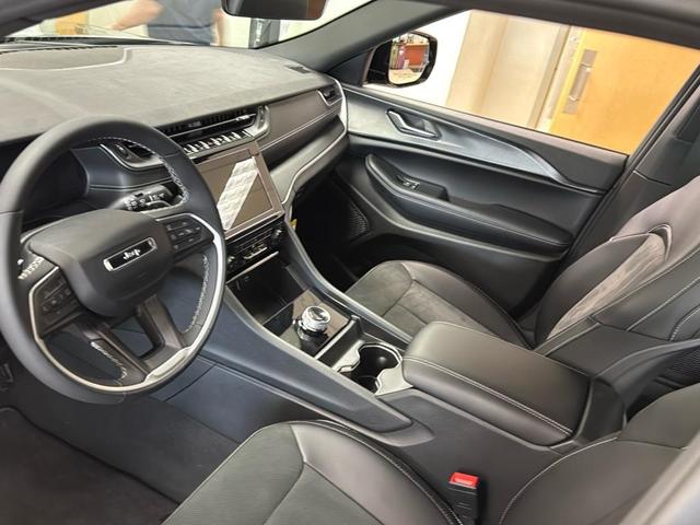 Photo of 2025 Diamond Black Jeep Grand Cherokee