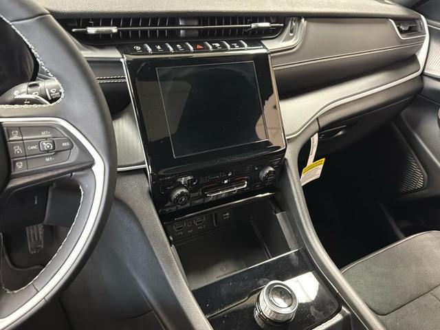 Photo of 2025 Diamond Black Jeep Grand Cherokee