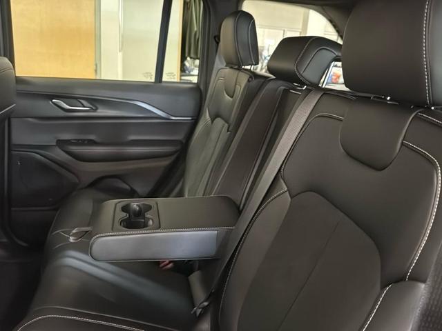 Photo of 2025 Diamond Black Jeep Grand Cherokee