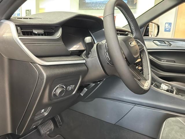 Photo of 2025 Diamond Black Jeep Grand Cherokee