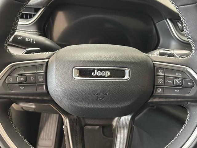 Photo of 2025 Diamond Black Jeep Grand Cherokee