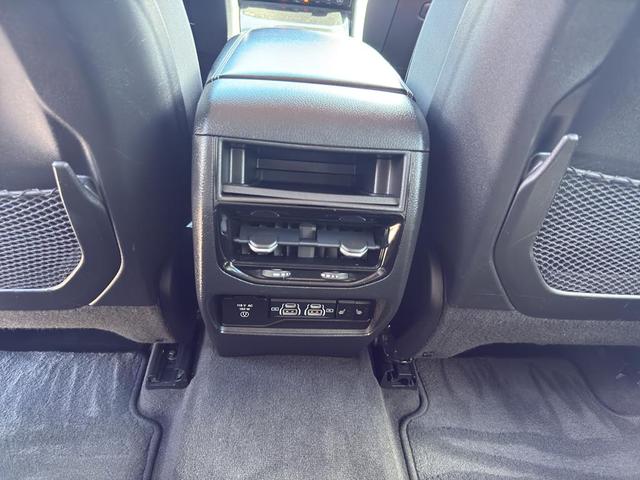 Photo of 2022 Bright White Jeep Grand Cherokee
