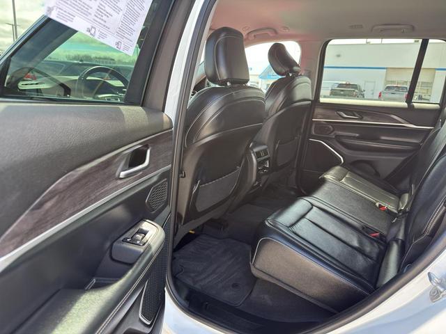 Photo of 2022 Bright White Jeep Grand Cherokee