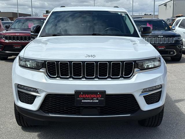 Photo of 2022 Bright White Jeep Grand Cherokee