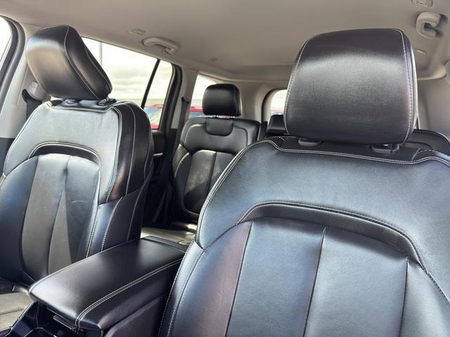 Photo of 2022 Bright White Jeep Grand Cherokee