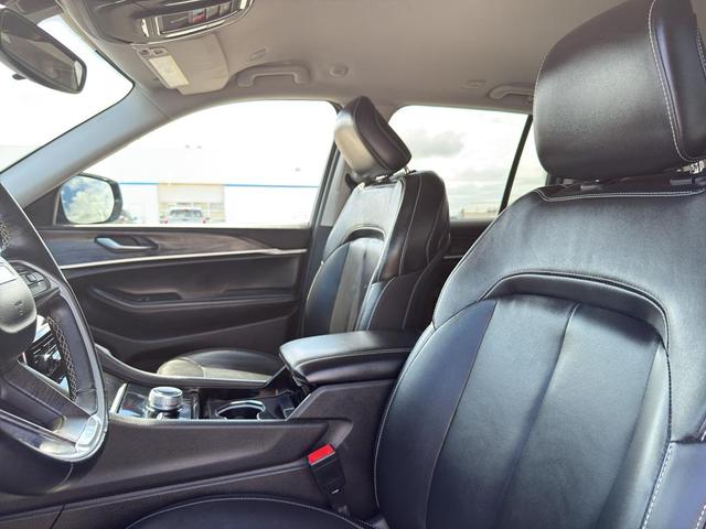 Photo of 2022 Bright White Jeep Grand Cherokee