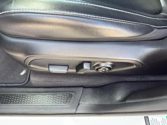 Photo of 2022 Bright White Jeep Grand Cherokee