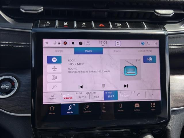 Photo of 2022 Bright White Jeep Grand Cherokee