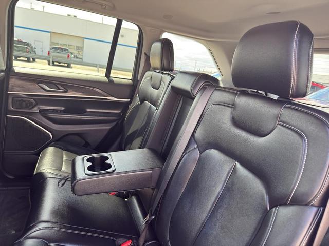 Photo of 2022 Bright White Jeep Grand Cherokee