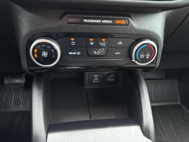 Photo of 2022 Iconic Silver Metallic Ford Escape