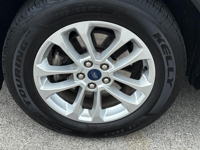 Photo of 2022 Iconic Silver Metallic Ford Escape