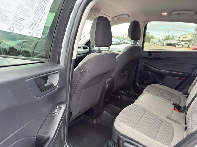 Photo of 2022 Iconic Silver Metallic Ford Escape