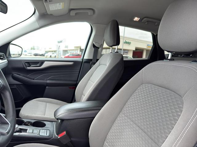Photo of 2022 Iconic Silver Metallic Ford Escape